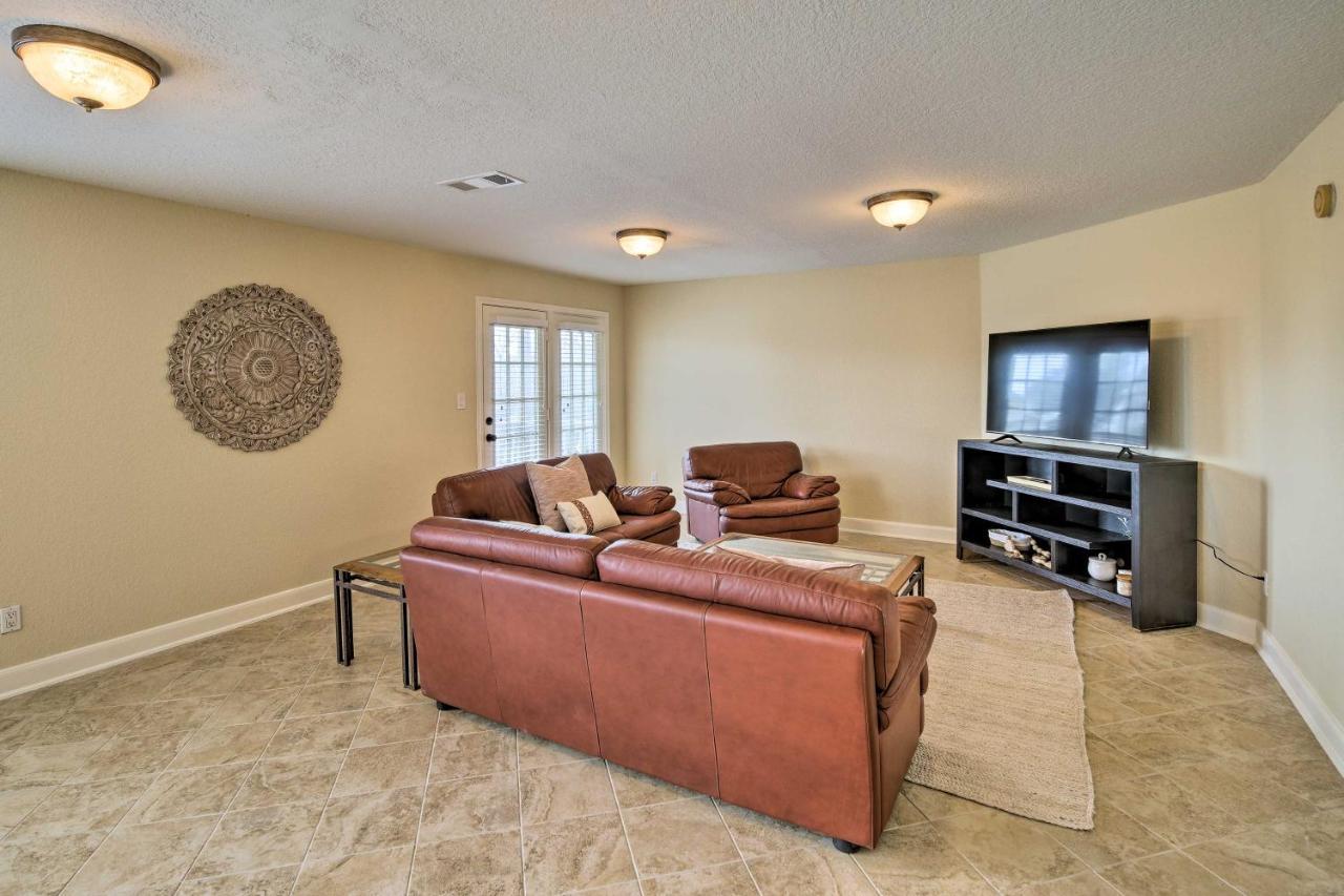 Apt With Balconies - Steps To Kemah Boardwalk! Exterior photo
