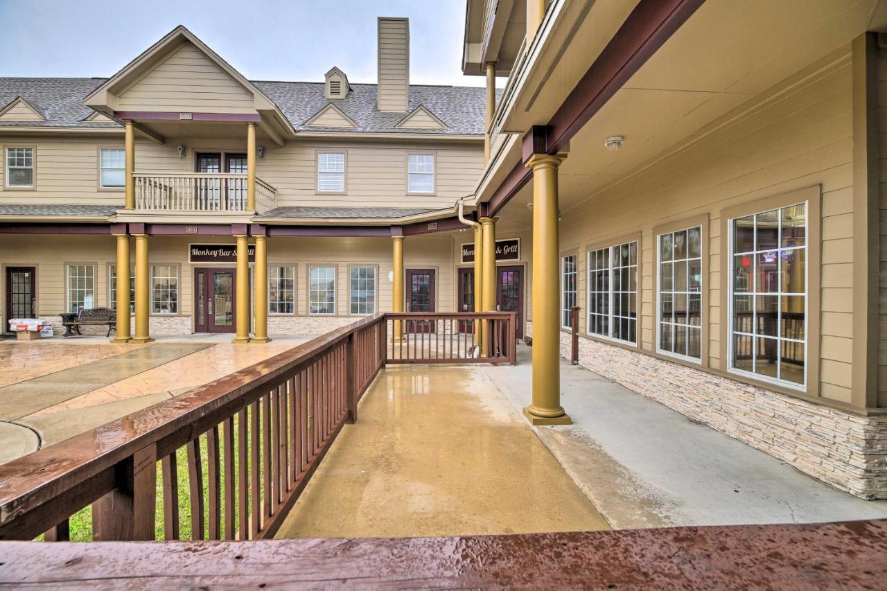 Apt With Balconies - Steps To Kemah Boardwalk! Exterior photo
