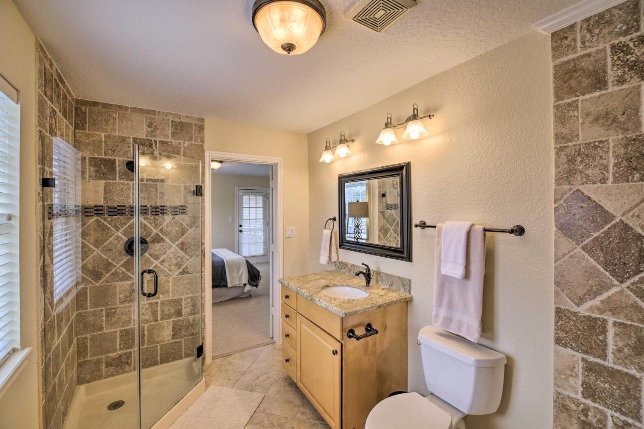 Apt With Balconies - Steps To Kemah Boardwalk! Exterior photo